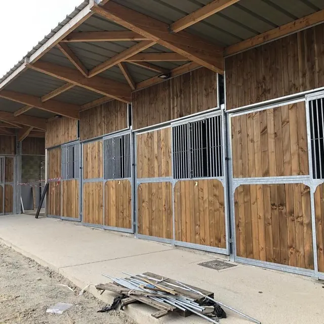 photo trois cents boxes de 12 m² chacun ont été construits sur ce pôle international de sports équestres.  ©  ouest-france