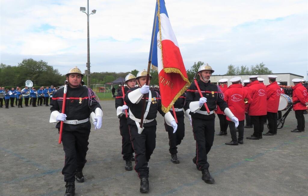 Vay. Prise d arme et passation de drapeau Nantes.maville