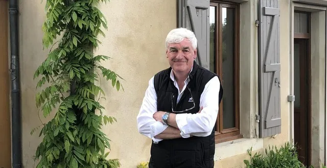 photo  le temps des travaux de la mairie, le bureau de patrick desmazières, maire, est installé dans l’ancien presbytère.   &copy;  le maine libre 