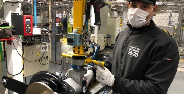 photo  renault le mans annonce, ce jeudi 25 mai 2023, que le groupe va recruter pour son usine de châssis, 95 nouveaux salariés en cdi.  &copy;  ouest-france 