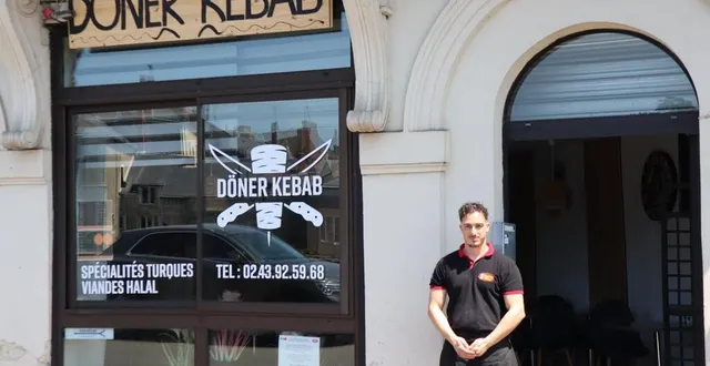 photo  à 23 ans, selim ozturk reprend l’affaire familiale du döner kebab, au 4, quai national, de sablé-sur-sarthe.  &copy;  ouest-france 