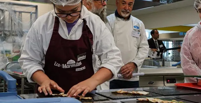 photo  une classe de 4e du collège bérengère-de-navarre au mans participe au défi éco-marmiton organisé par le conseil départemental de la sarthe, ce mercredi 24 mai 2023.  &copy;  ouest-france 