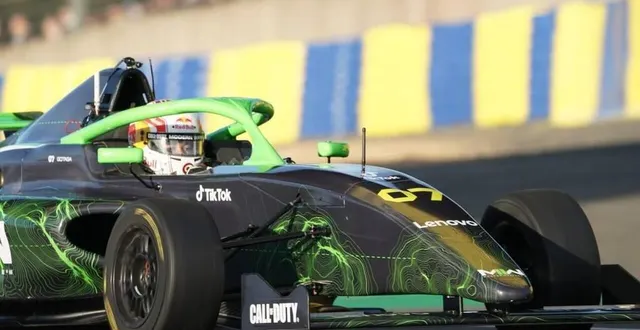 photo  le streamer gotaga, ici lors de la première édition du gp explorer, en 2022, reviendra sur le circuit bugatti, au mans (sarthe), le 9 septembre 2023.  &copy;  archives ouest-france 