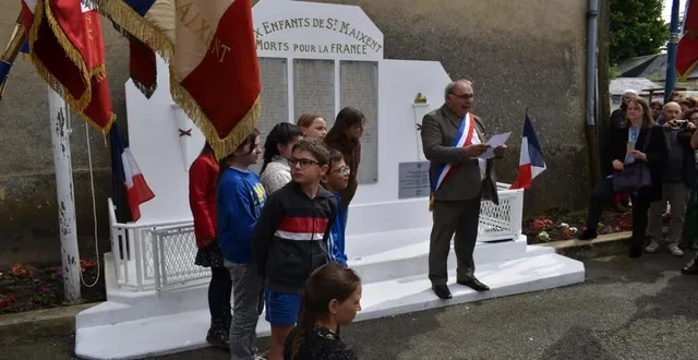 photo  les élèves des deux communes ont largement participé à l’hommage.  &copy;  le maine libre 