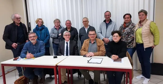 photo  élus et responsables d’associations se sont dits très intéressés par la démonstration.  &copy;  ouest-france 