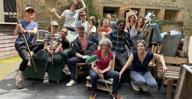 photo  une partie des bénévoles de la guinguette des courts circuits s’est réunie, samedi 20 mai 2023 pour un grand ménage de printemps.  &copy;  ouest-france 