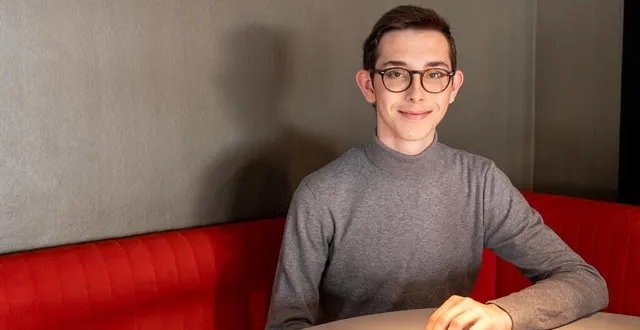 photo  hugo macquet est serein. avec 18,48 de moyenne générale en études de santé, il va pouvoir devenir médecin.  &copy;  photo le maine libre – xavier sarrat 