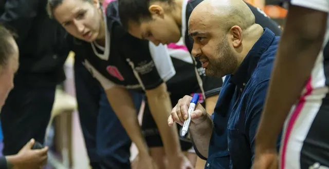 photo  fayssal rhennam sera toujours l’entraîneur de l’usbd alençon lors de la saison 2023-2024.  &copy;  archives ouest-france 