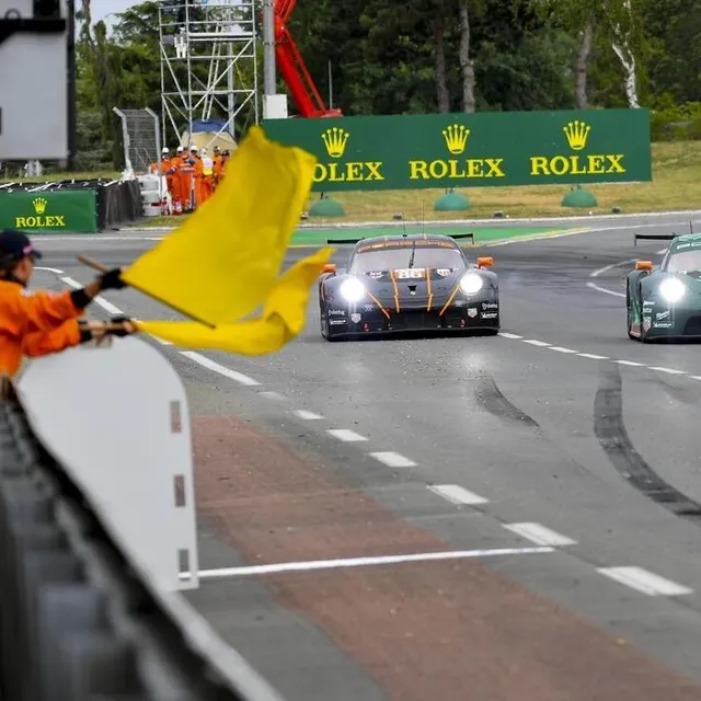 photo si le drapeau jaune est agité, les pilotes doivent faire preuve de vigilance  ©  archives le maine libre yvon loué