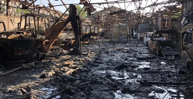 photo  le bâtiment était déjà embrasé lors de l’arrivée des pompiers.  &copy;  le maine libre 
