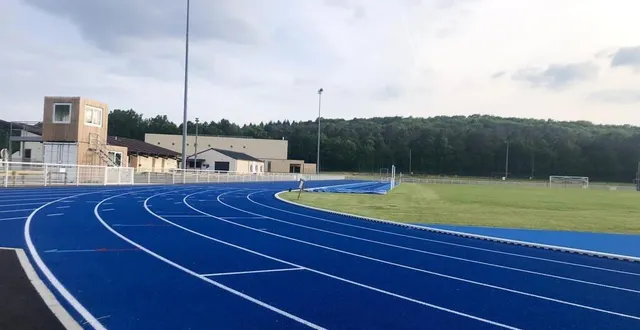 photo  le 29 mai, beaucoup d’athlètes et passionnés de sport attendu sur le nouveau stade bleu.  &copy;  le maine libre 