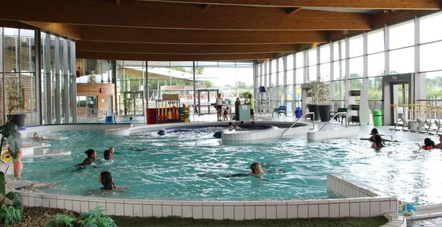 photo  petits et grands pourront de nouveau profiter du centre aquatique le samedi matin et le dimanche après-midi.  &copy;  archives ouest-france 