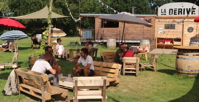 photo  la région d’angers compte une vingtaine de guinguettes, comme ici la dérive, à la ménitré.  &copy;  archives ouest-france 