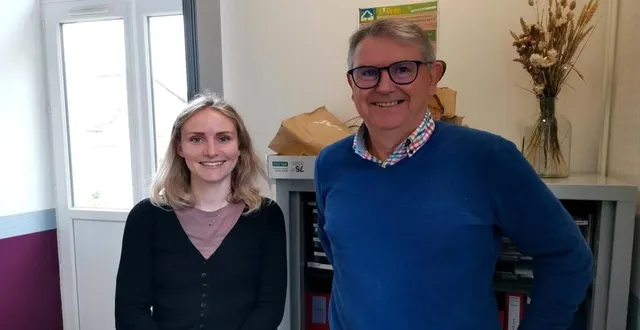 photo  mathilde périer et le maire, dominique covemaeker.  &copy;  ouest-france 