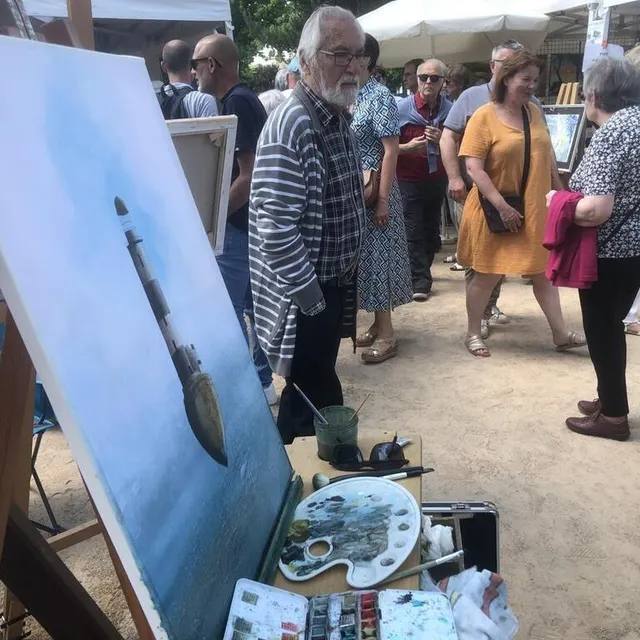 Quelques-uns des artistes présents ce dimanche se sont mis en action sous les yeux du public. Des œuvres réalisées en direct. Le Maine Libre photo quelques-uns des artistes présents ce dimanche se sont mis en action sous les yeux du public. des œuvres réalisées en direct. © le maine libre