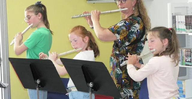 photo  les élèves de l’école de musique maine saosnois ont accompagné les lectures de pièces jouées à la flûte ou chantées.  &copy;  ouest-france 
