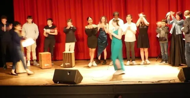 photo  les collégiens ont présenté leurs créations sur une vraie scène.  &copy;  ouest-france 