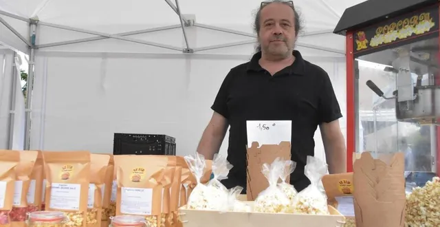 photo  le bar à pop de jean-sébastien villechange propose 14 parfums sucrés et travaille actuellement sur des recettes de pop-corn salés.  &copy;  co – joël audouin 