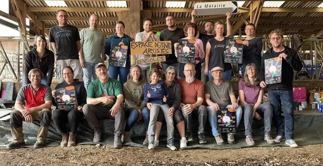 photo  une partie des bénévoles étaient au rendez-vous pour les préparatifs du festival.  &copy;  terre et maire 