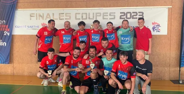 photo  l’équipe première des seniors garçons de l’usf handball de la flèche a gagné la finale de la coupe de sarthe en battant la suze, dimanche 28 mai 2023.  &copy;  usf handball la flèche 