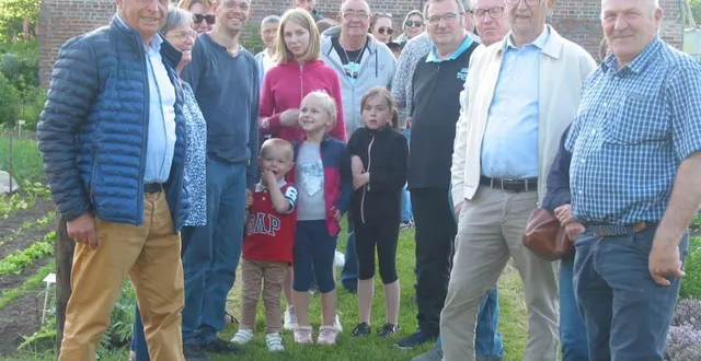 photo  au cours de la visite des jardins.  &copy;  ouest-france 