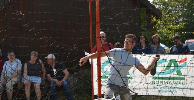 photo  dimanche 28 mai, c’était le retour du concours international de lancer de botte.  &copy;  ouest-france 