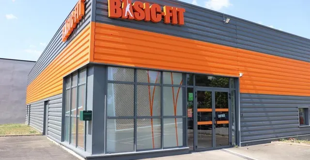 photo  la salle de fitness basic fit a ouvert à la flèche, lundi 29 mai 2023, à la place de l’ancien bowling.  &copy;  ouest-france 