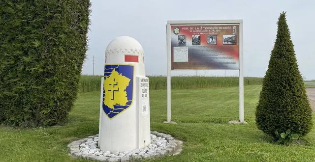 photo  les bornes de la voie de la 2e-db (ici celle de fleuré, près d’écouché) sont dotées d’un qr code et de panneaux explicatifs.  &copy;  ouest-france 