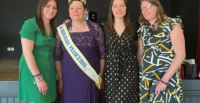 photo  nathalie sagot, miss granny france en compagnie de ses trois filles  &copy;  le maine libre 