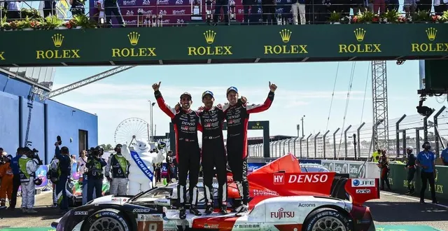 photo  le 12 juin 2022 lors des 24 heures du mans autos 2022, sébastien buemi, brendon hartley et ryo hirakawa étaient les seconds vainqueurs de l’ère hypercar avec la toyota gr010 hybrid #8 du toyota gazoo racing.  &copy;  archives denis lambert 