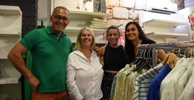 photo  carlos et marie-laure ferreira, tyffanie, apprentie et camille ferreira (de g. à dr.).  &copy;  le maine libre 