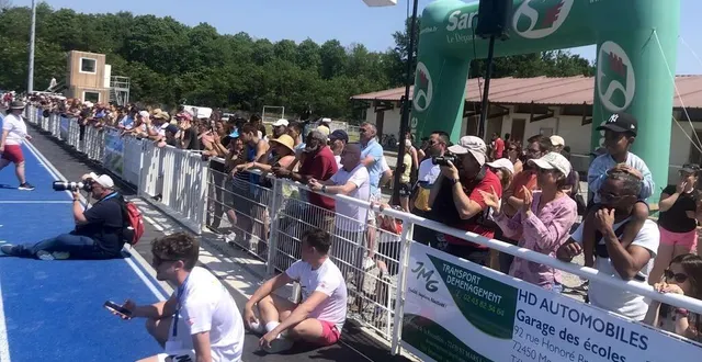 photo  200 à 300 personnes ont bravé le soleil mordant du jour pour suivre l’inauguration puis le meeting.   &copy;  le maine libre 