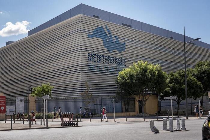 Accusations d’essais cliniques sauvages : perquisition en cours à l’IHU de Marseille  (Ouest-France)