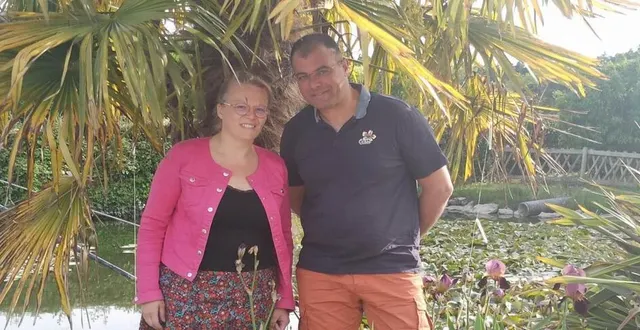 photo  miguel bruneau et aurélie doiteau préparent activement leur dixième marché à la ferme.  &copy;  le maine libre 