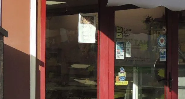 photo  la boulangerie sera reprise : les auversois ne devraient pas manquer de pain cet été.  &copy;  le maine libre 