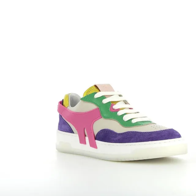 photo cette première paire de sneakers signée méduse est made in france.  ©  humeau-beaupréau