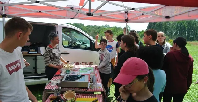 photo  suzanne emery de suzy cook, avec les lycéens de l’agrocampus de rouillon (sarthe), a fait découvrir à une centaine de collégiens une autre manière de s’alimenter.  &copy;  ouest-france 