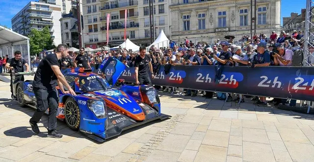 photo  en 2022, le temps était orageux : les premières heures du pesage s’étaient déroulées sous la pluie avant que le soleil ne prenne place.  &copy;  archives le maine libre – yvon loue 