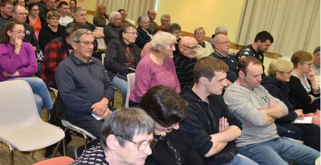 photo  une assemblée nombreuse venue prendre connaissance des différentes animations et postes à occuper.  &copy;  le maine libre 