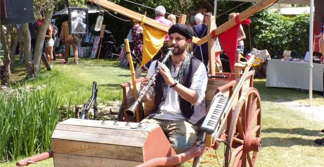 photo  « solorkestar » jouait d’une demi-douzaine d’instruments des balkans.  &copy;  le maine libre 