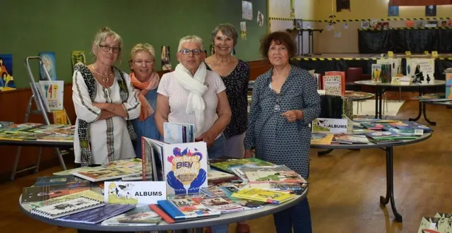photo  les bénévoles du salon du livre jeunesse.  &copy;  le maine libre 