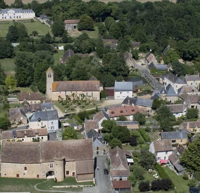 photo asnières-sur-vègre, cité de caractère vue du ciel.  ©  philippe cherel/ archives ouest-france