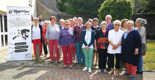 photo  une partie des participants sur les 25 inscrits aux côtés de leur formateur, orlan poirier (à gauche), et de michèle trolio, présidente de l’association familiale de damigny.  &copy;  ouest-france 