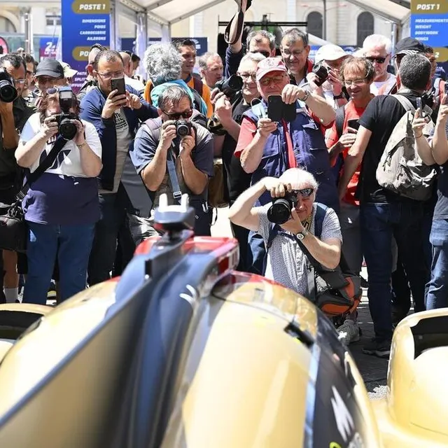 photo championnat du monde de course endurance wec – 24 heures du mans autos – pesages et vérifications techniques

ambiance pesage sur la place de la republqiue-du-mans

photo vincent michel / ouest-france  ©  vincent michel / ouest-france