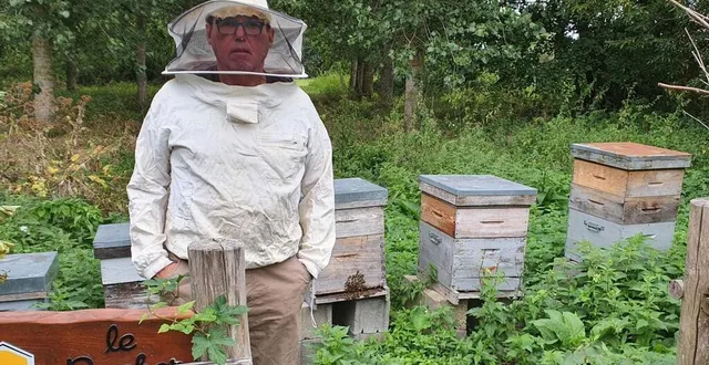 photo  éducateur à l’environnement, emmanuel gaceus est aussi un apiculteur averti.  &copy;  ouest-france 