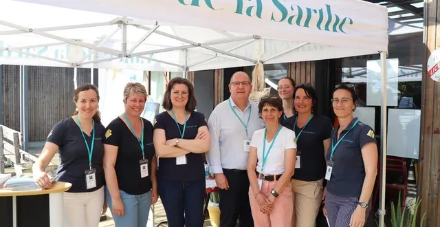 photo  l’équipe de l’office de tourisme de la vallée de la sarthe est au pied levé depuis cet hiver, pour concocter une période estivale riche en activités et évènements.  &copy;  ouest-france 