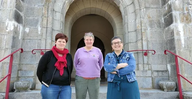 photo  nathalie fiault entourée, de gauche à droite, par lætitia estebes et virginie boisgontier.  &copy;  ouest-france 