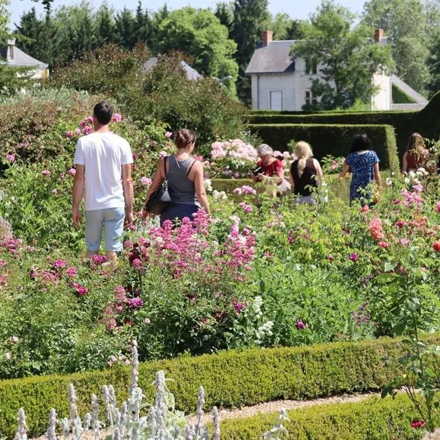 photo on peut aussi en profiter pour visiter la roseraie du château du lude.  ©  ouest-france
