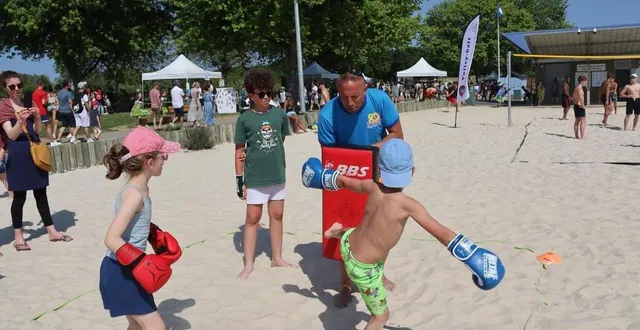 photo  18e fête des lacs à la base de loisirs de la monnerie, à la flèche (sarthe). les enfants ont pu s’initier au vovinam viet vo dao sur la plage.  &copy;  ouest-france 