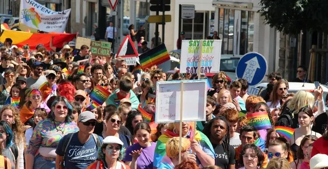 photo  plus de 400 personnes ont participé à la marche des fiertés d’alençon (orne), ce samedi 3 juin 2023.  &copy;  ouest-france 